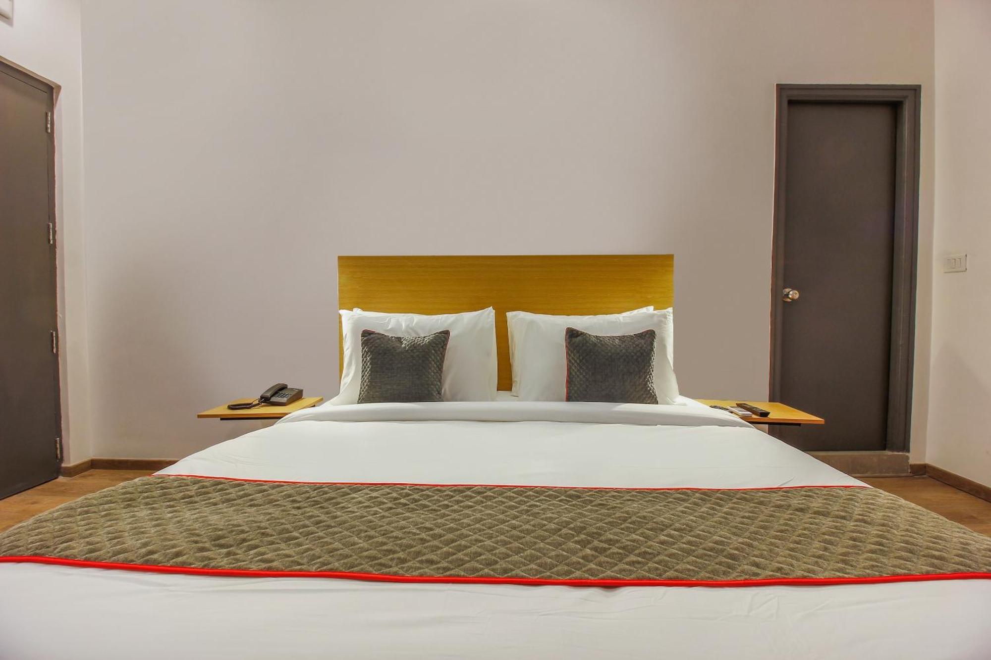 Townhouse White Ridge Shivam Road Hotel Lālāguda Exterior photo
